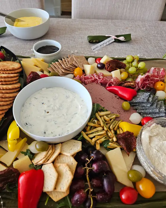 A dip at the centre of the table