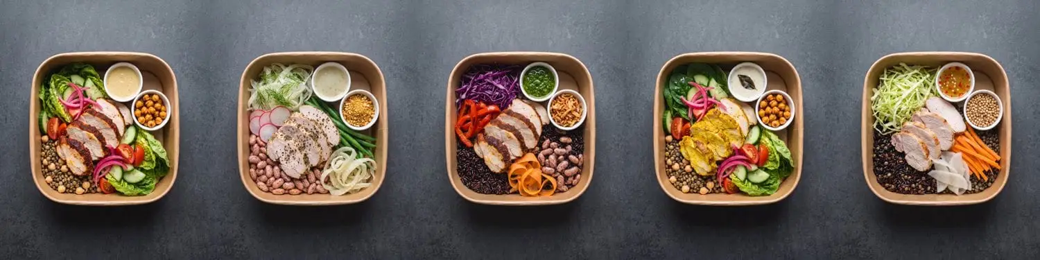 Five kraft lunch boxes, Monday to Friday, photographed from above